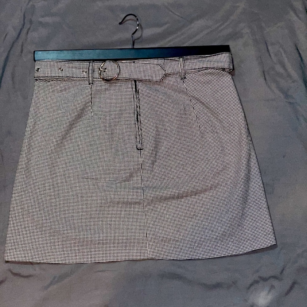 Black and white skirt very cute Size 8